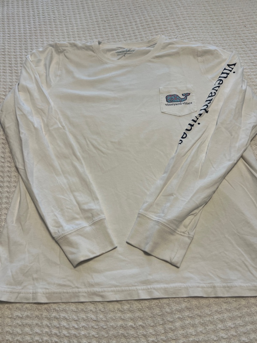 Vineyard Vines White Long-Sleeve Lacrosse Pocket Tee with Whale Logo